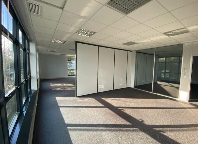 Entrepôt à louer à Les Ulis - 300 m²