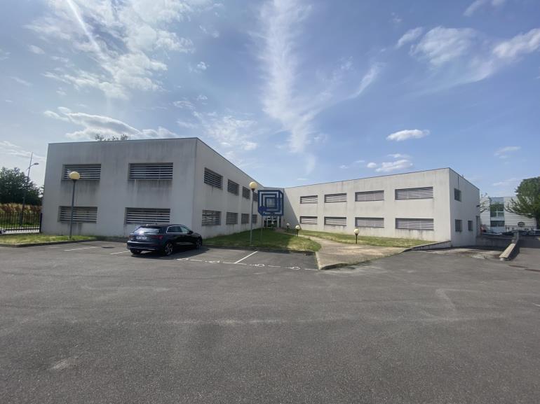 Entrepôt à vendre à Grigny - 1 990 m²