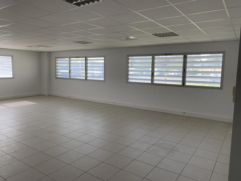 Entrepôt à vendre à Grigny - 1 990 m²