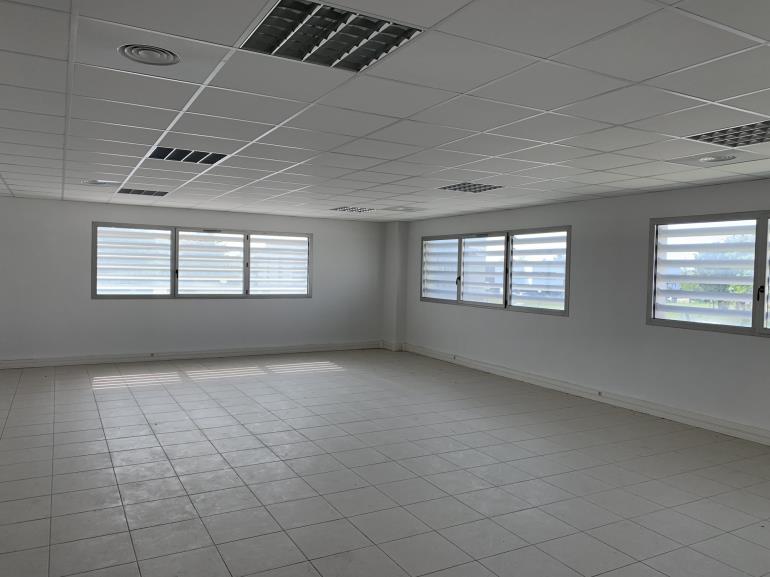 Entrepôt à vendre à Grigny - 1 990 m²