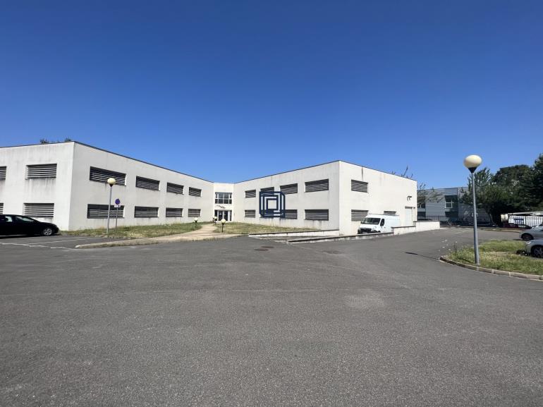 Entrepôt à vendre à Grigny - 1 990 m²