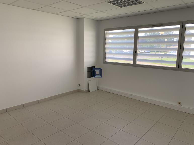 Entrepôt à vendre à Grigny - 1 990 m²