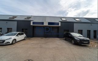 Entrepôt à louer à Évry - 210 m²
