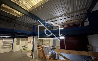 Entrepôt à vendre à Magny-les-Hameaux - 541 m²