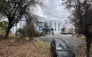 Entrepôt à vendre à Linas - 1 668 m²