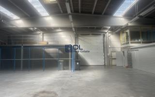 Local commercial à louer à Templemars - 674 m²