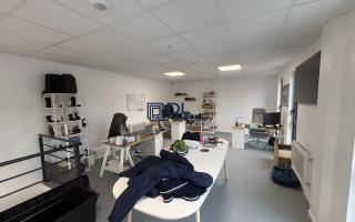 Entrepôt à louer à Feucherolles - 178 m²