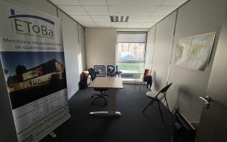 Entrepôt à vendre à Essarts-le-Roi - 953 m²