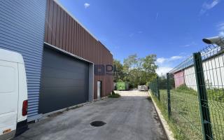 Entrepôt à vendre à Le Perray-en-Yvelines - 300 m²