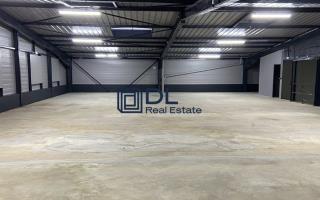 Entrepôt à vendre à Montigny-le-Bretonneux - 2 500 m²