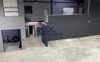 Entrepôt à vendre à Montigny-le-Bretonneux - 2 500 m²