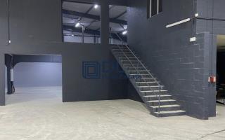 Entrepôt à vendre à Montigny-le-Bretonneux - 2 500 m²
