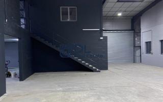 Entrepôt à vendre à Montigny-le-Bretonneux - 2 500 m²