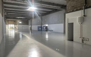 Entrepôt à louer à Coignières - 882 m²