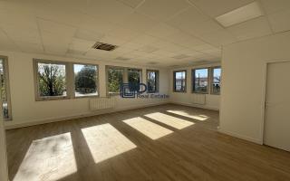 Entrepôt à louer à Coignières - 443 m²